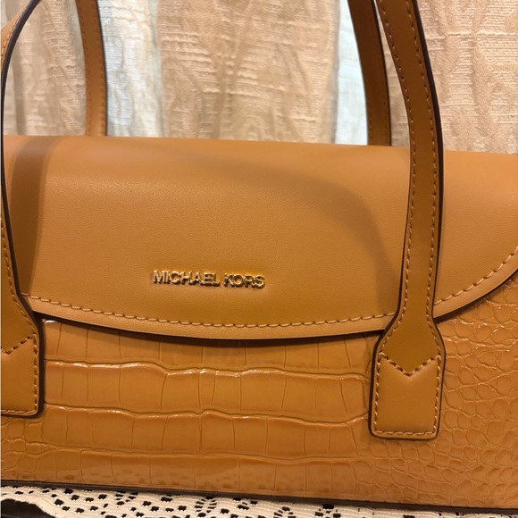 Michael Kors Tan Leather Handbag - Picture 3 of 8